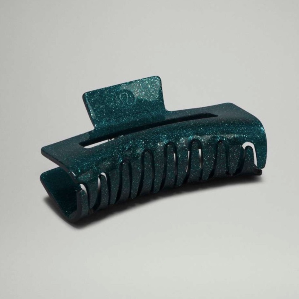 lululemon Extra Large Storm Teal Claw Hair Clip - Picture 2 of 4